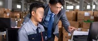 摄图网_501640895_wx_仓库工厂老板员工交流（非企业商用）.jpg